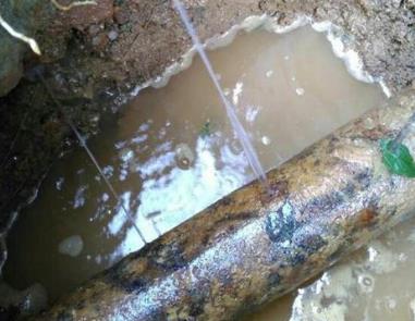 武强楼顶渗水维修公司分享下地暖漏水的原因及检测方法。